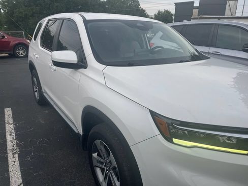 Used 2024 Honda Pilot EX-L image 3