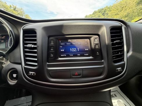 Used 2015 Chrysler 200 Limited FWD image 22