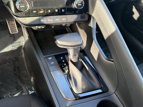 Certified 2025 Hyundai Elantra Sport image 22