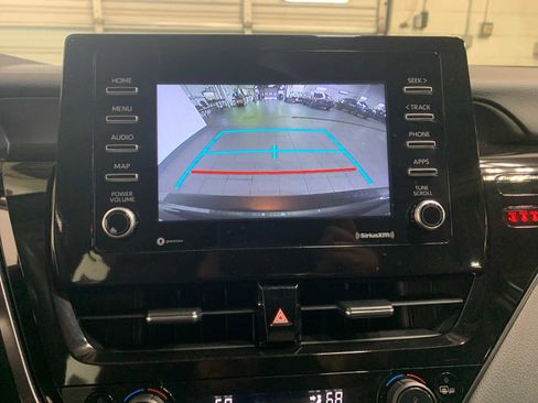 Used 2023 Toyota Camry SE image 5