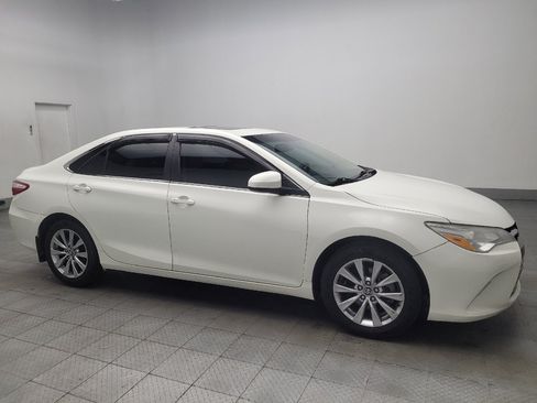 Used 2016 Toyota Camry XLE w/ Moonroof Package FWD image 11