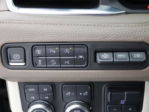 Used 2023 GMC Yukon XL Denali w/ Advanced Technology Package image 33