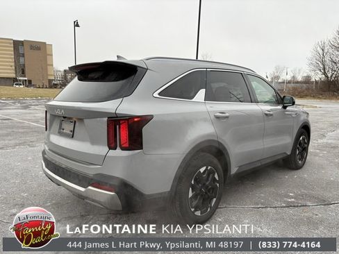 Certified 2025 Kia Sorento S w/ Panoramic Sunroof Package image 5