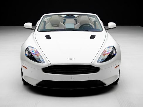 Used 2016 Aston Martin DB9 GT image 7