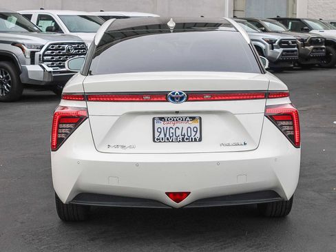Used 2017 Toyota Mirai image 8