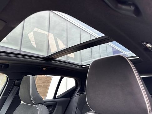 Certified 2025 Volvo XC40 B5 Plus AWD/4WD image 27