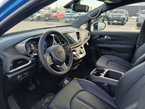 New 2026 Chrysler Pacifica Select FWD image 9