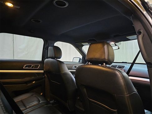 Used 2017 Ford Explorer XLT w/ Equipment Group 202A image 15