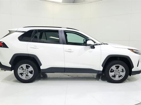 Used 2025 Toyota RAV4 XLE FWD image 9