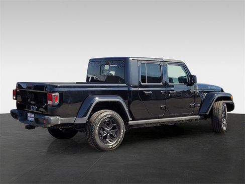 Used 2023 Jeep Gladiator Willys image 4