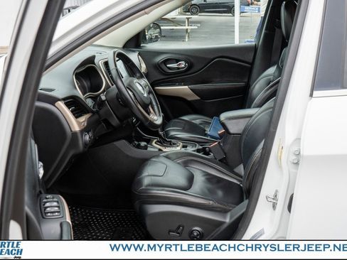 Used 2017 Jeep Cherokee Latitude w/ True North Edition image 17