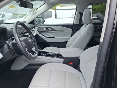 Used 2025 Ford Explorer Platinum w/ Ultimate Package image 11