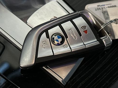 Used 2019 BMW 740i w/ Executive Package RWD image 29
