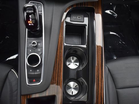 Certified 2024 Cadillac Escalade Premium Luxury w/ Performance Package AWD/4WD image 21