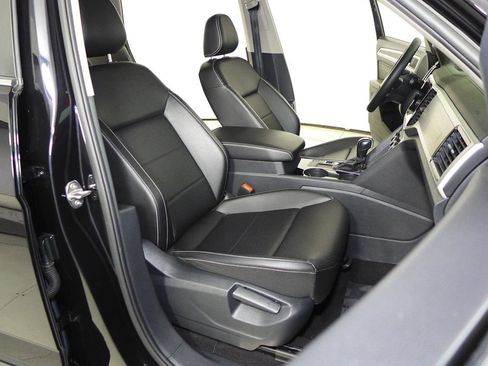 Used 2023 Volkswagen Atlas SE w/ Black Wheel Package FWD image 18