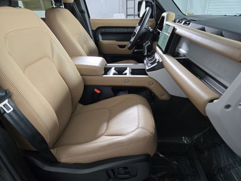 Used 2025 Land Rover Defender 110 S image 18