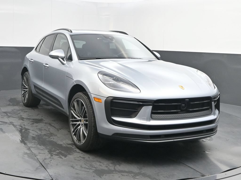 Certified 2026 Porsche Macan AWD/4WD image 9