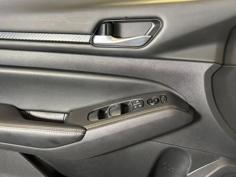 Used 2024 Nissan Altima 2.5 SV image 19
