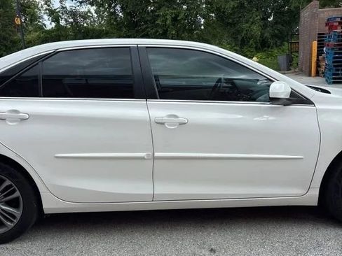 Used 2017 Toyota Camry SE FWD image 11