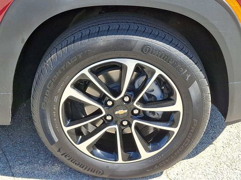 Used 2025 Chevrolet TrailBlazer LT w/ LT Cold Weather Package AWD/4WD image 8