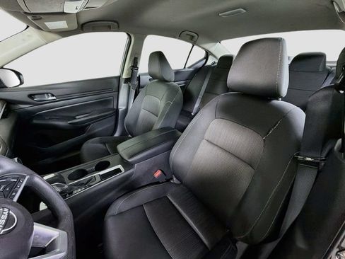 Used 2025 Nissan Altima 2.5 SV FWD image 14