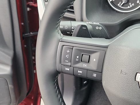 Used 2025 Nissan Rogue SV FWD image 21
