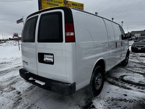 Used 2014 Chevrolet Express 2500 image 34
