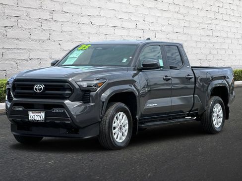 Used 2025 Toyota Tacoma SR5 AWD/4WD image 8