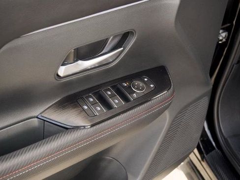 Used 2025 Nissan Kicks SR AWD/4WD image 13