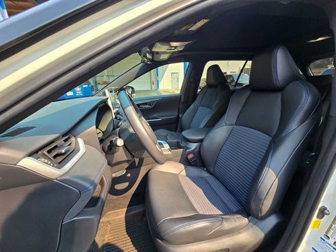 Used 2022 Toyota RAV4 XSE AWD/4WD image 21
