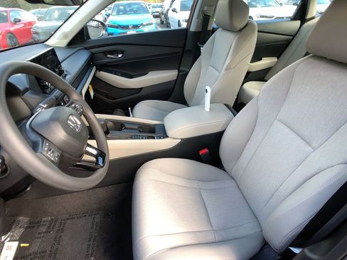 Used 2025 Honda Accord SE image 11