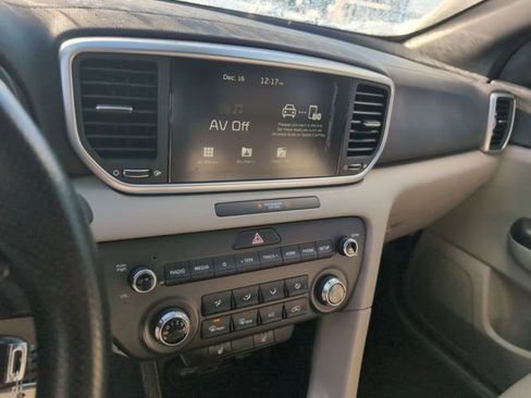 Used 2020 Kia Sportage S image 20