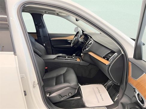 Used 2024 Volvo XC90 B5 Plus image 12