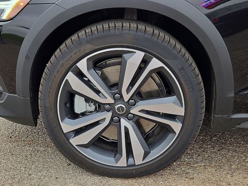 New 2026 Volvo V60 B5 Cross Country Plus w/ Protection Package Premier image 10