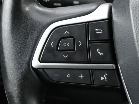 Used 2022 Toyota Highlander XLE image 6