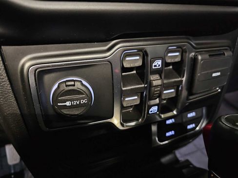 Used 2021 Jeep Wrangler Unlimited Sahara AWD/4WD image 17