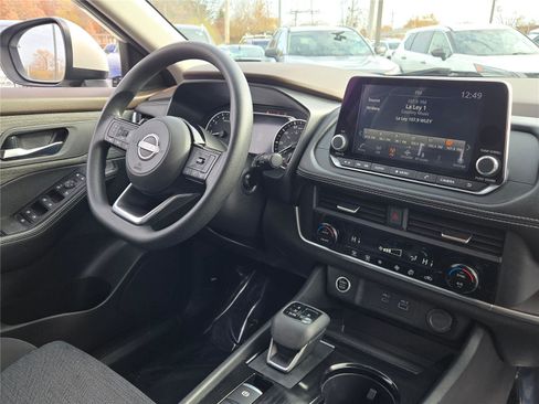 Used 2023 Nissan Rogue SV image 8