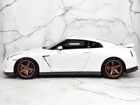 Used 2015 Nissan GT-R Premium image 7