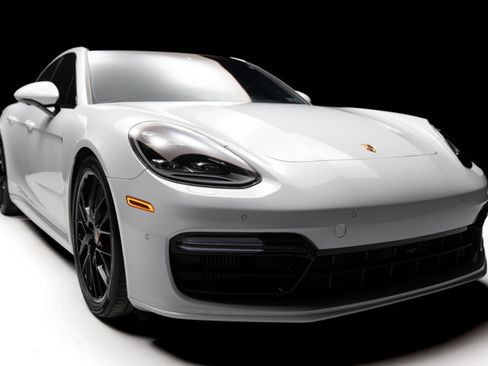 Used 2020 Porsche Panamera GTS w/ Premium Package Plus AWD/4WD image 31