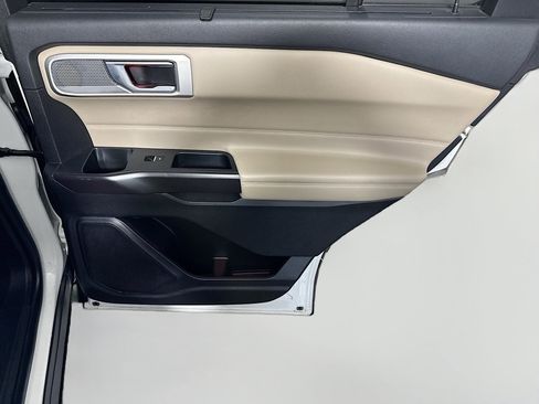 Used 2020 Ford Explorer Limited RWD image 28