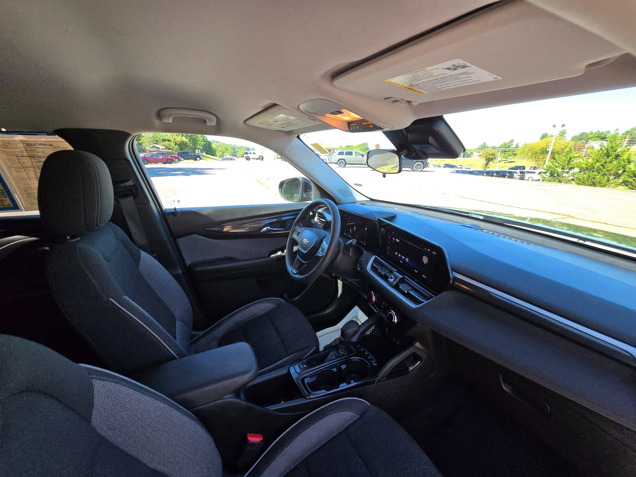 Used 2025 Chevrolet TrailBlazer LT AWD/4WD image 19