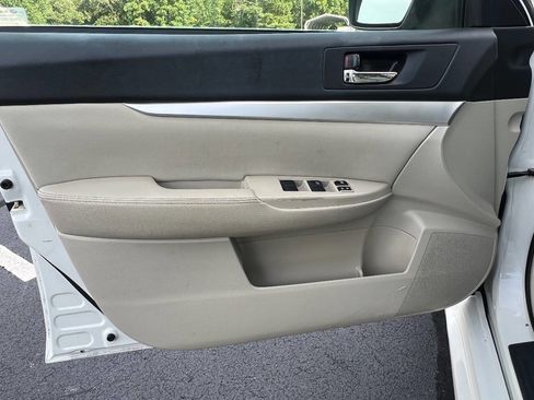 Used 2010 Subaru Legacy 2.5i Premium image 10