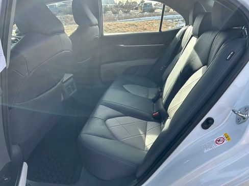 Used 2018 Toyota Camry XLE image 17