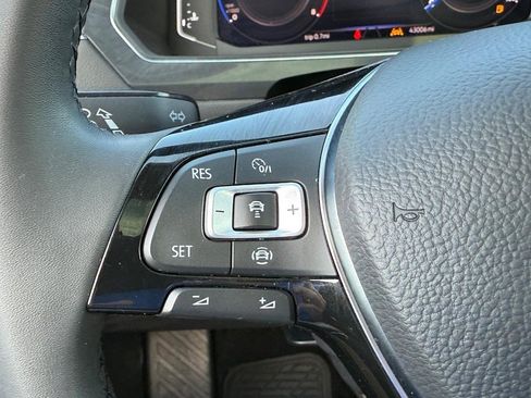 Used 2020 Volkswagen Tiguan SEL w/ Tiguan Three-Row MDO Package image 16