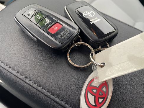 Used 2017 Toyota Prius Prime Premium image 66