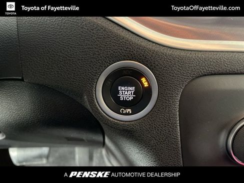 Used 2019 Dodge Charger SXT image 31