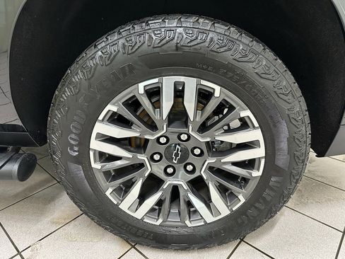 Certified 2025 Chevrolet Suburban Z71 image 16