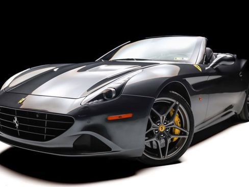 Used 2016 Ferrari California T image 1