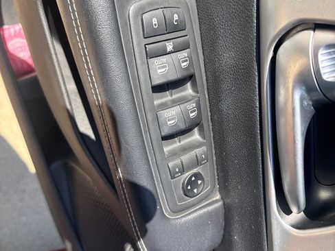 Used 2019 Chrysler Pacifica Touring-L Plus w/ S Appearance Package FWD image 22