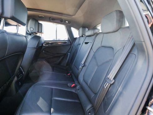 Used 2025 Porsche Macan AWD/4WD image 24